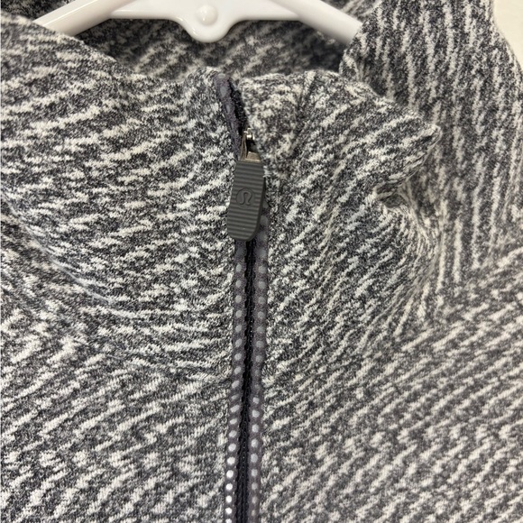 Lululemon Outrun 1/2 Zip Heathered Grey Pullover Jacket Athleisure Running Gym - Picture 4 of 10